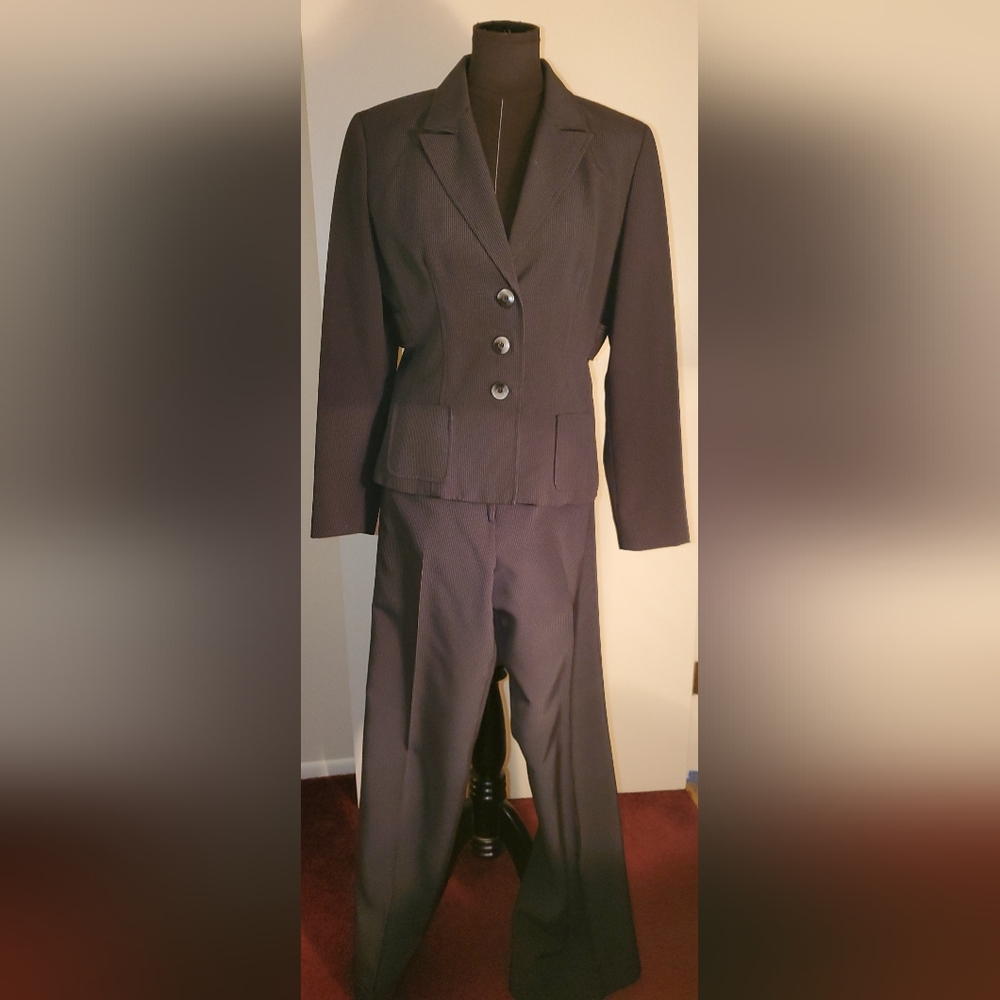 3 Piece Larry Levine Levine Clasics Womens Pinstripe Suit, Size 8